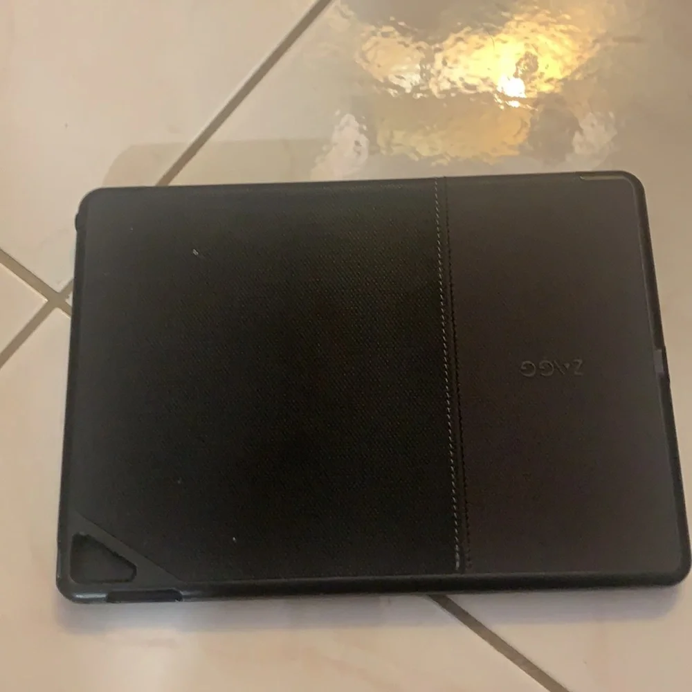 Zagg iPad key board.